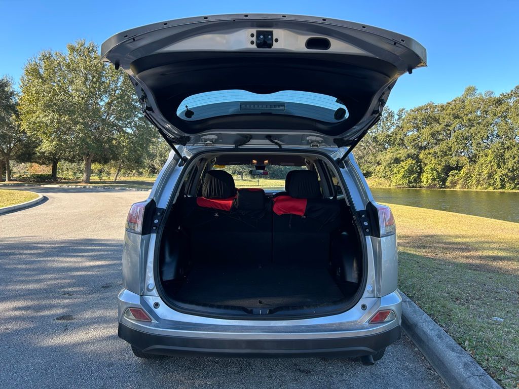 Thumbnail: 2018 Toyota RAV4 - 10