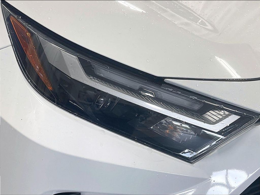2024 Toyota RAV4 — photo 32