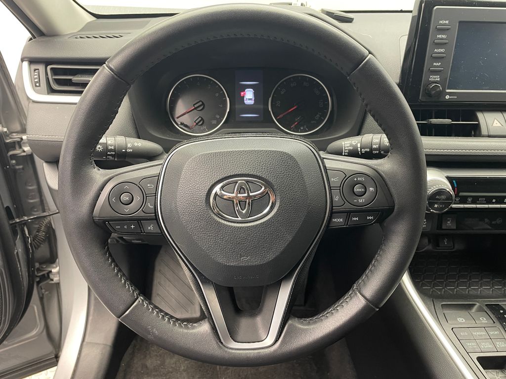 2021 Toyota RAV4 XLE 21