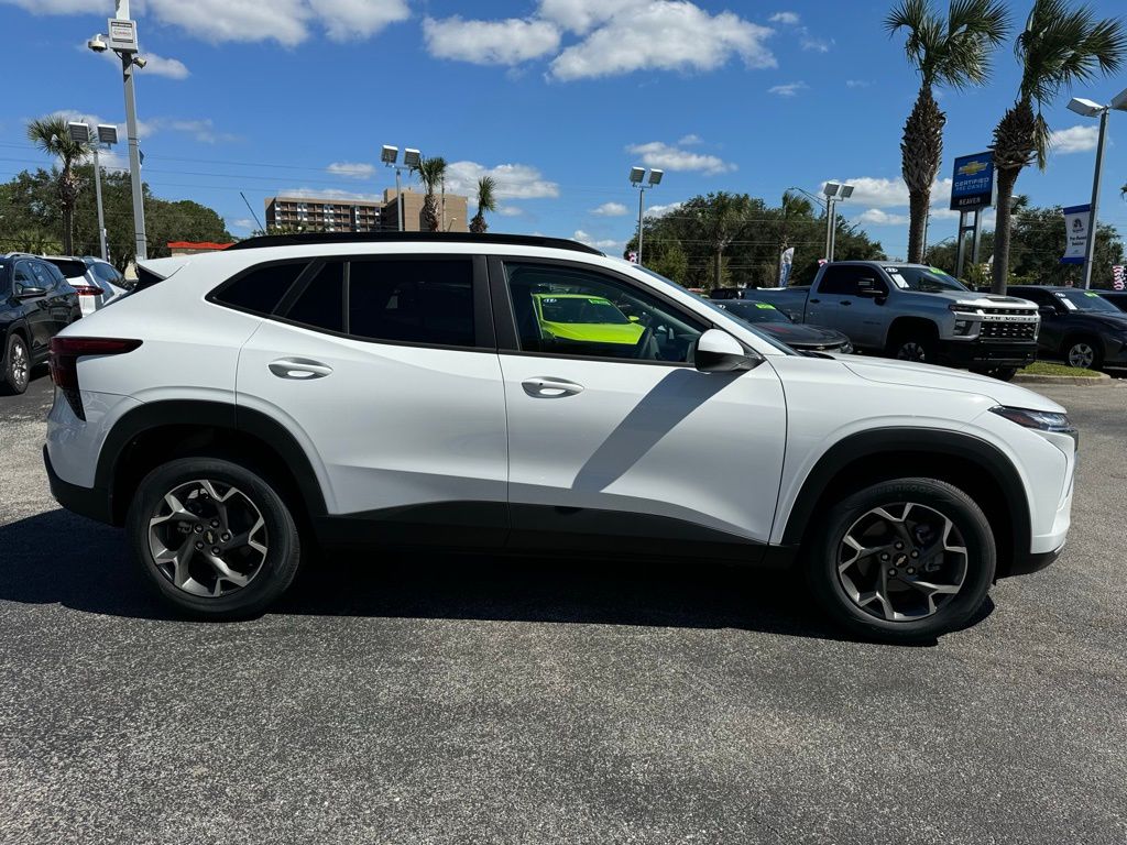 2025 Chevrolet Trax LT 9