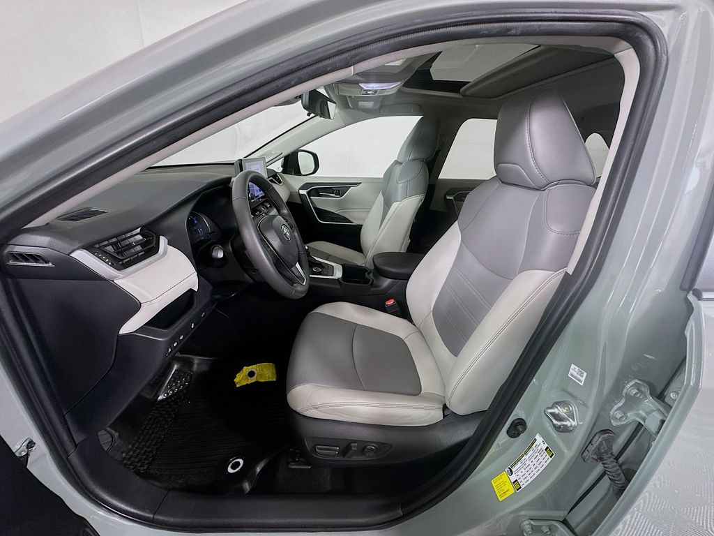 Thumbnail: 2023 Toyota RAV4 - 20