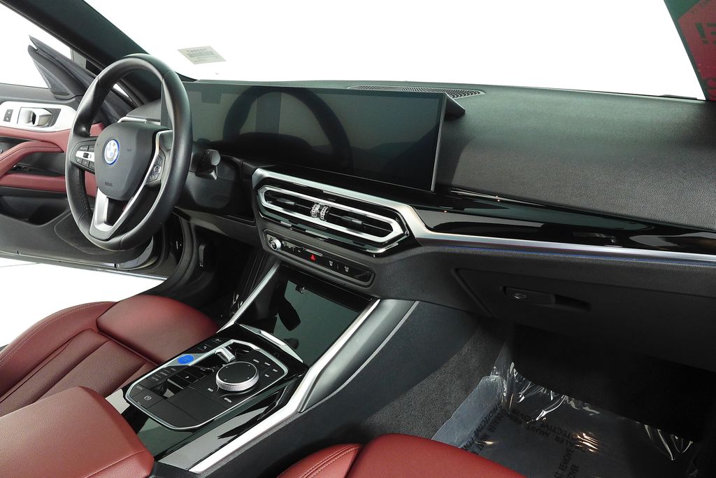 Thumbnail: 2023 BMW i4 - 13