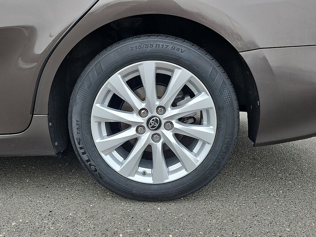 Thumbnail: 2018 Toyota Camry - 9