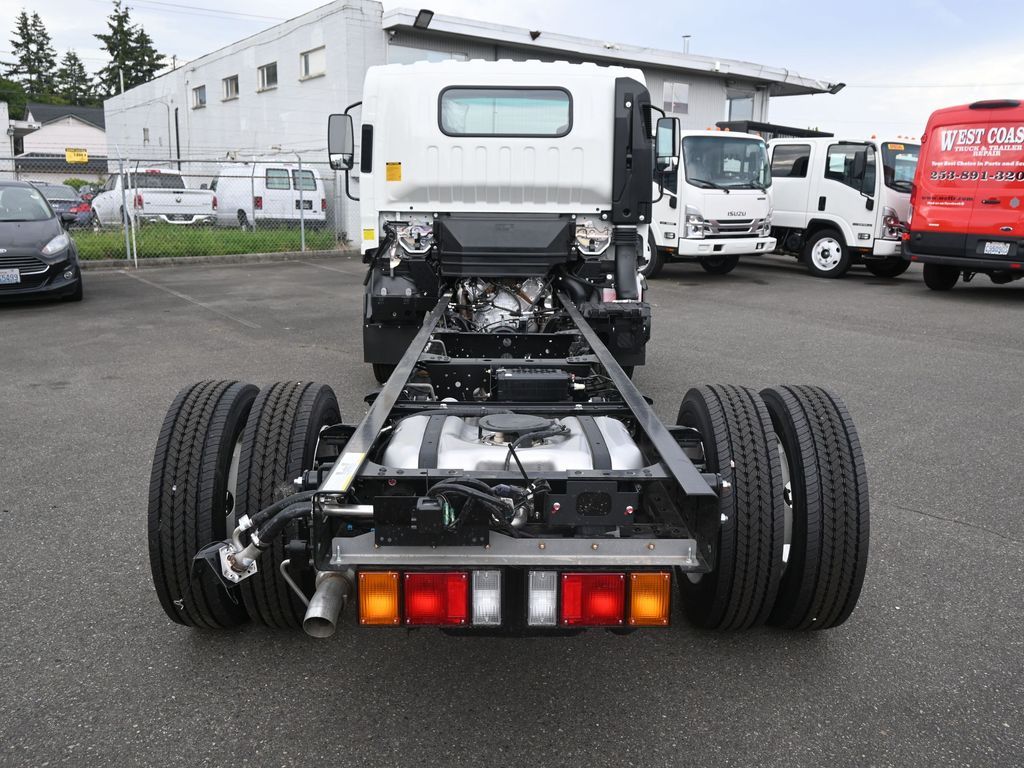 2024 Isuzu NPR HD 