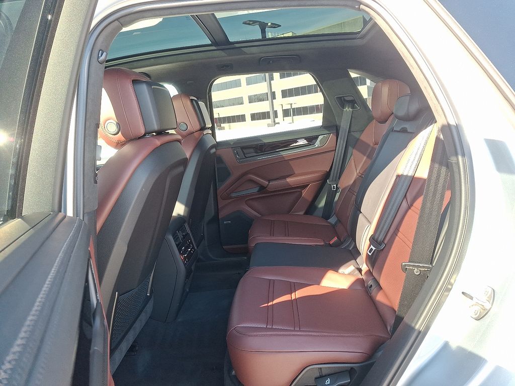 Thumbnail: 2026 Porsche Cayenne - 12