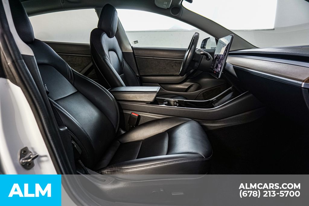 Used 2018  Tesla Long Range image 19