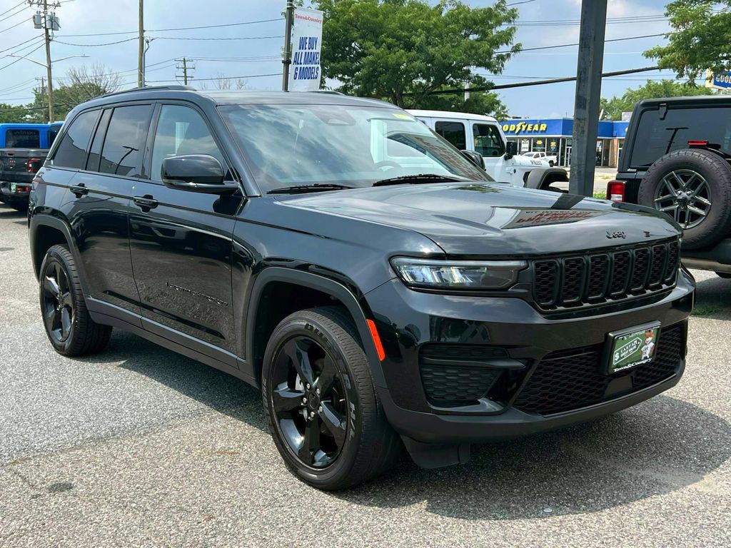 Diamond Black Crystal Pearlcoat 2023 Jeep Grand Cherokee SUV / Crossover Four-Wheel Drive 8-Speed Automatic