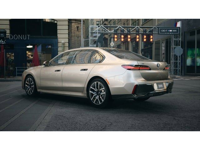 Thumbnail: 2025 BMW 7 Series - 2