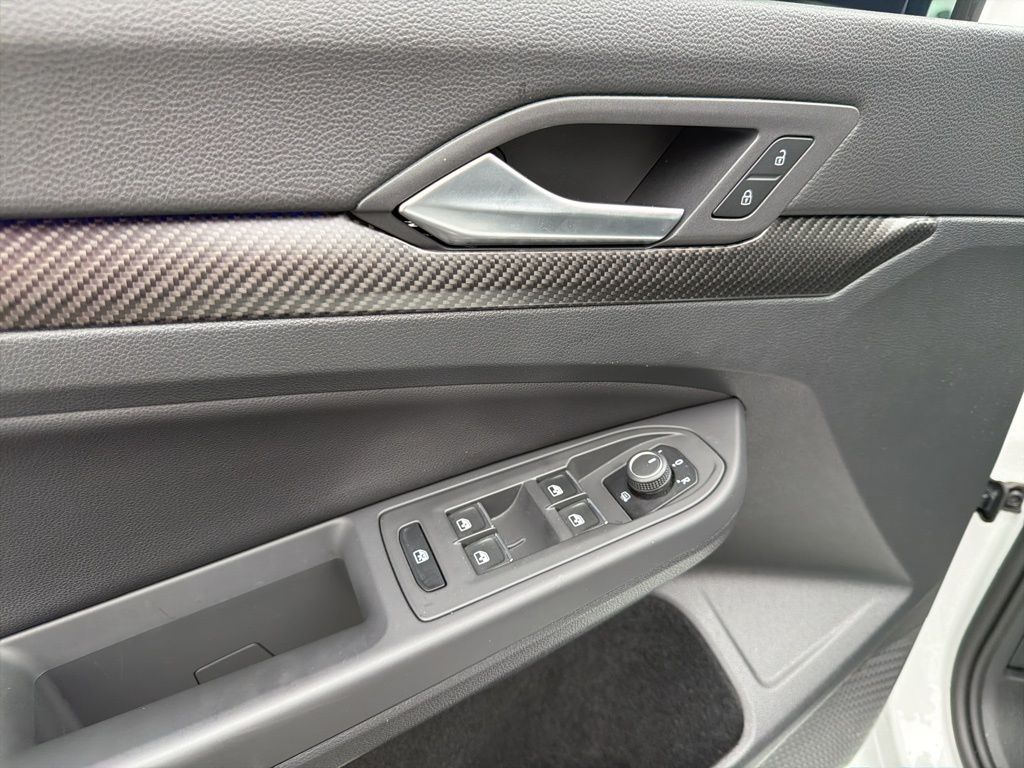 Thumbnail: 2023 Volkswagen Golf - 25