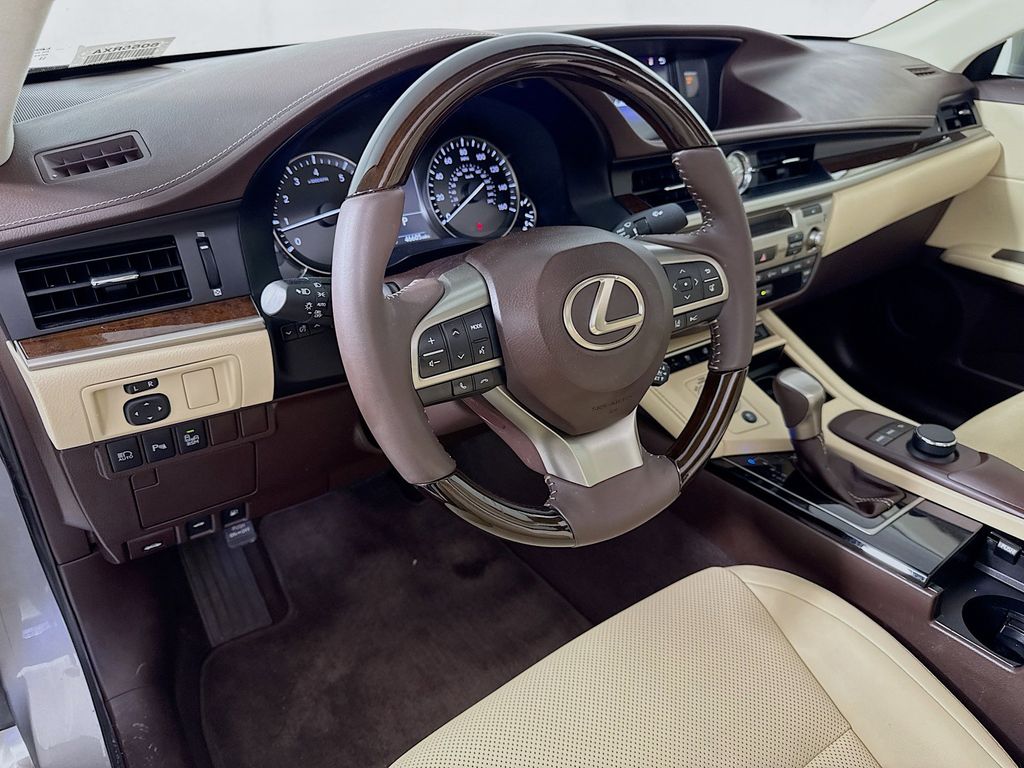Thumbnail: 2017 Lexus ES - 9