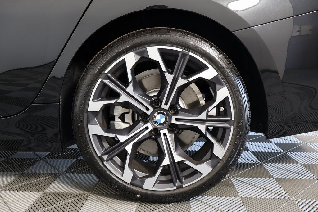 Thumbnail: 2025 BMW 3 Series - 10