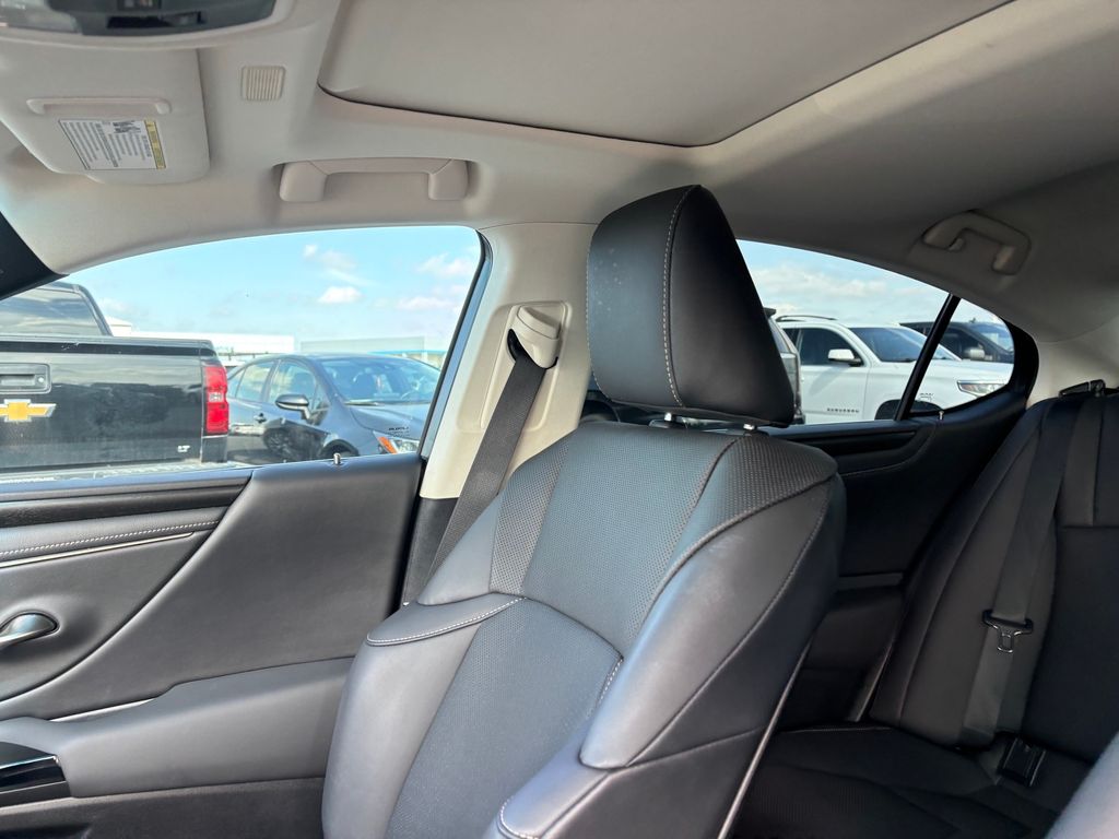 Used Car 2022 Lexus Es  350 For Sale Under $40,000 In Austin, Texas