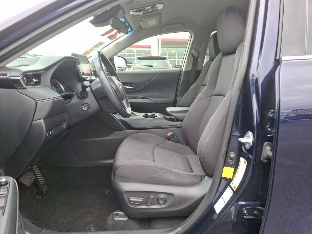 2021 Toyota Venza LE 14
