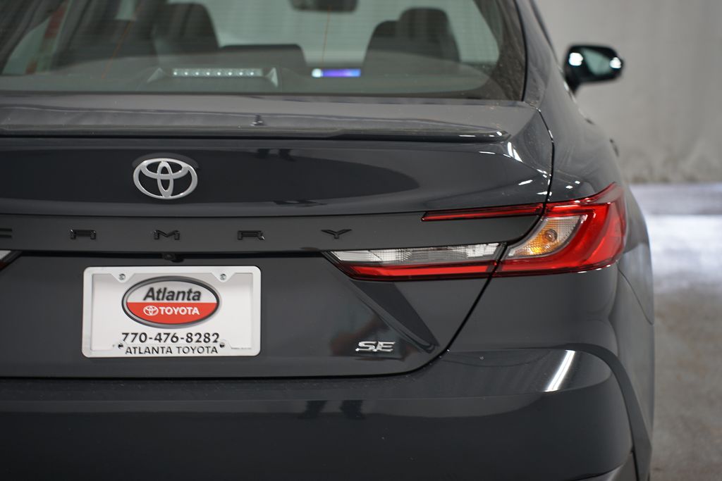 2025 Toyota Camry SE 10