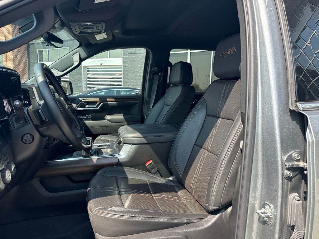 Used 2024 Gray Chevrolet High Country image 4
