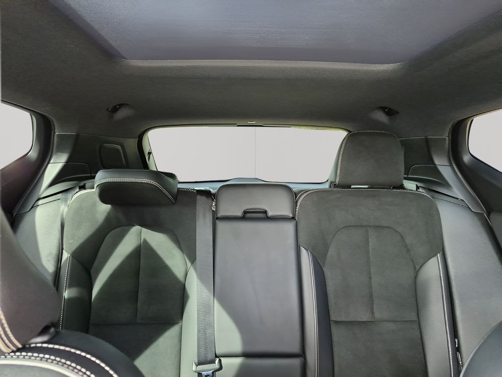 Used Car 2022 Volvo Xc40  R-design For Sale Under $25,000 In Austin, Texas