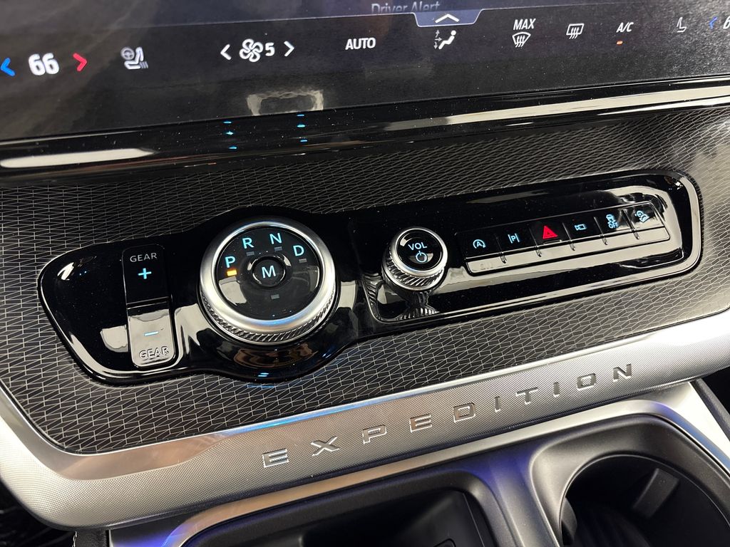 New 2027 Black Ford Platinum image 28