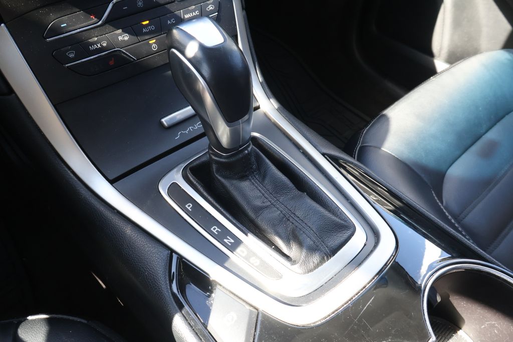 Thumbnail: 2015 Ford Edge - 27