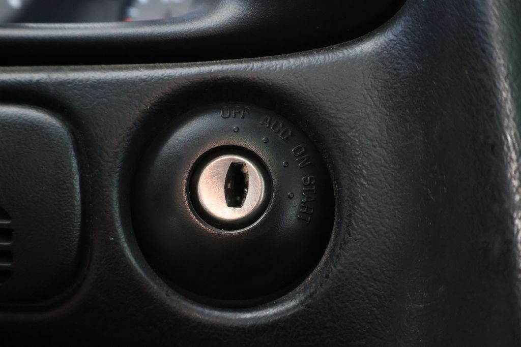 Thumbnail: 2001 Chevrolet Corvette - 28