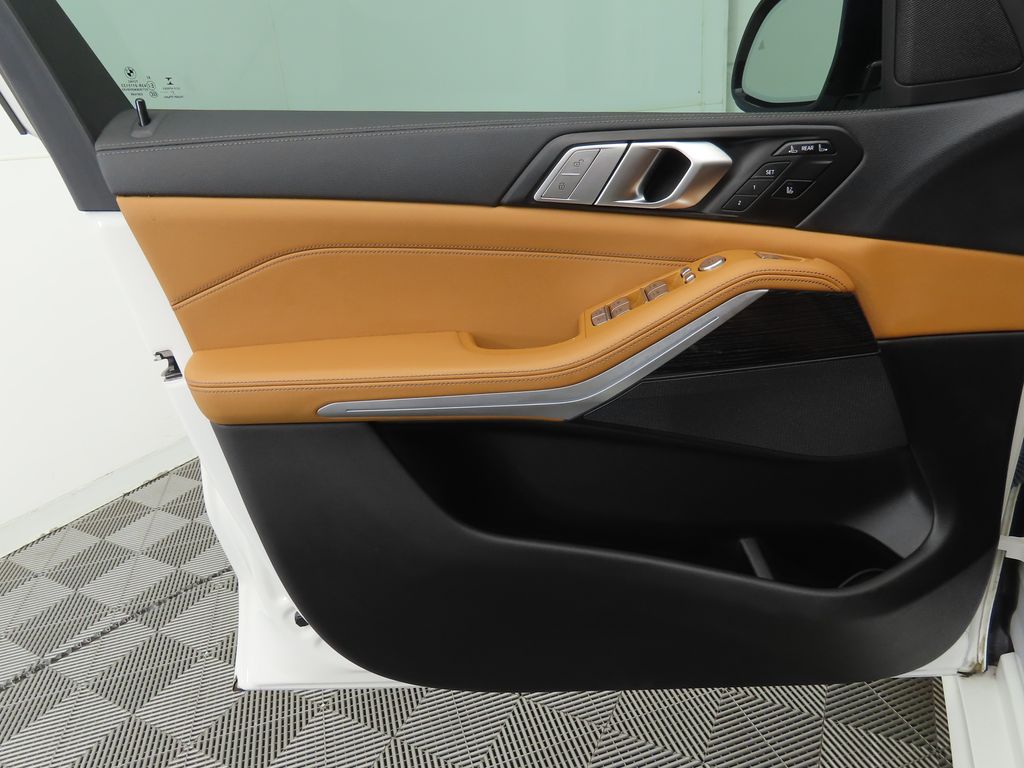 Thumbnail: 2022 BMW X7 - 24