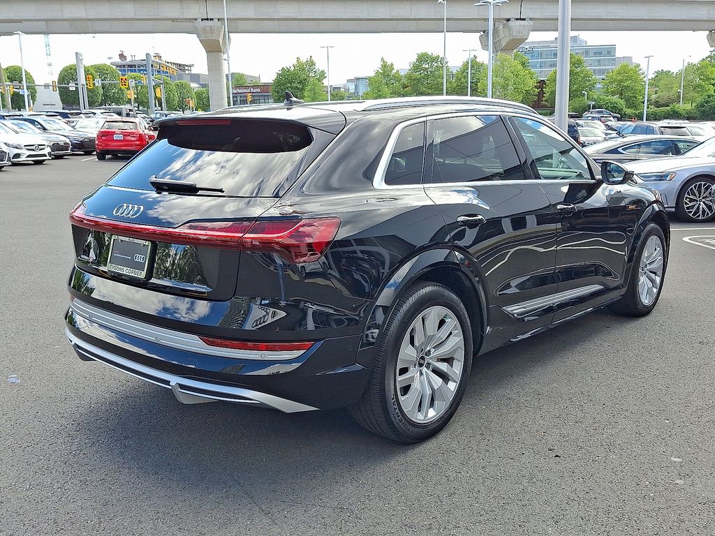 2022 Audi e-tron S Premium Plus 4
