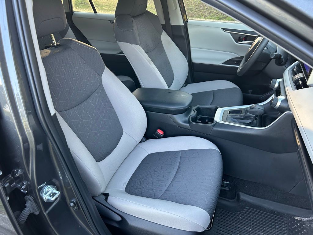 2023 Toyota RAV4 XLE 15