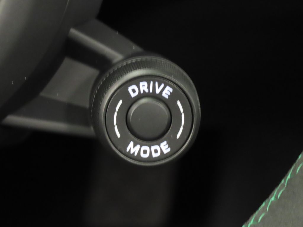 Thumbnail: 2026 Porsche Macan - 23