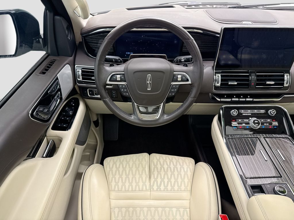 Thumbnail: 2023 Lincoln Navigator L - 13