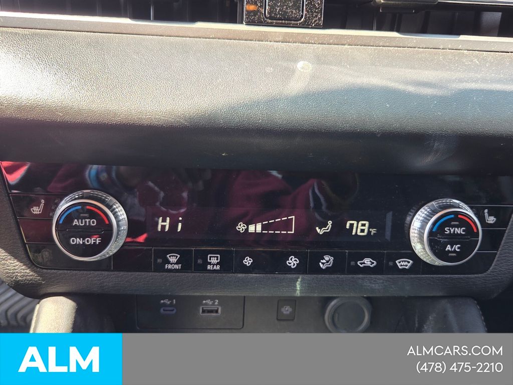 Used 2022  Mitsubishi SE image 22