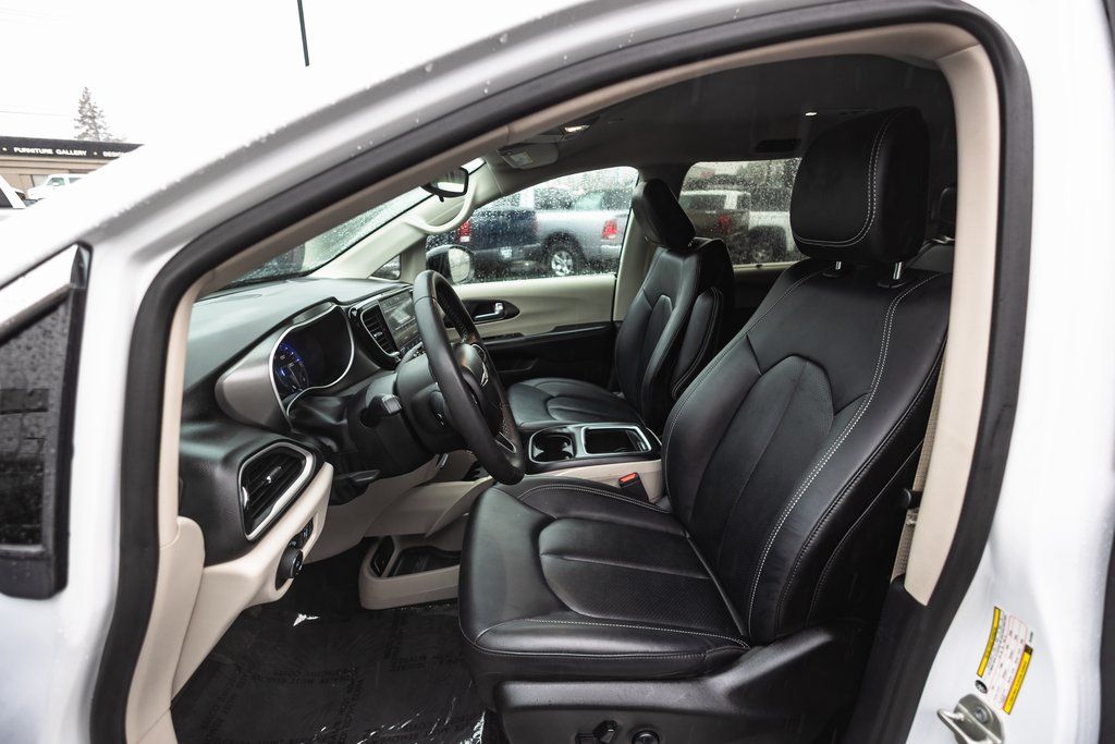 2024 Chrysler Pacifica Touring L thumbnail 24