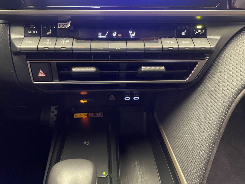 Thumbnail: 2025 Toyota Camry - 25