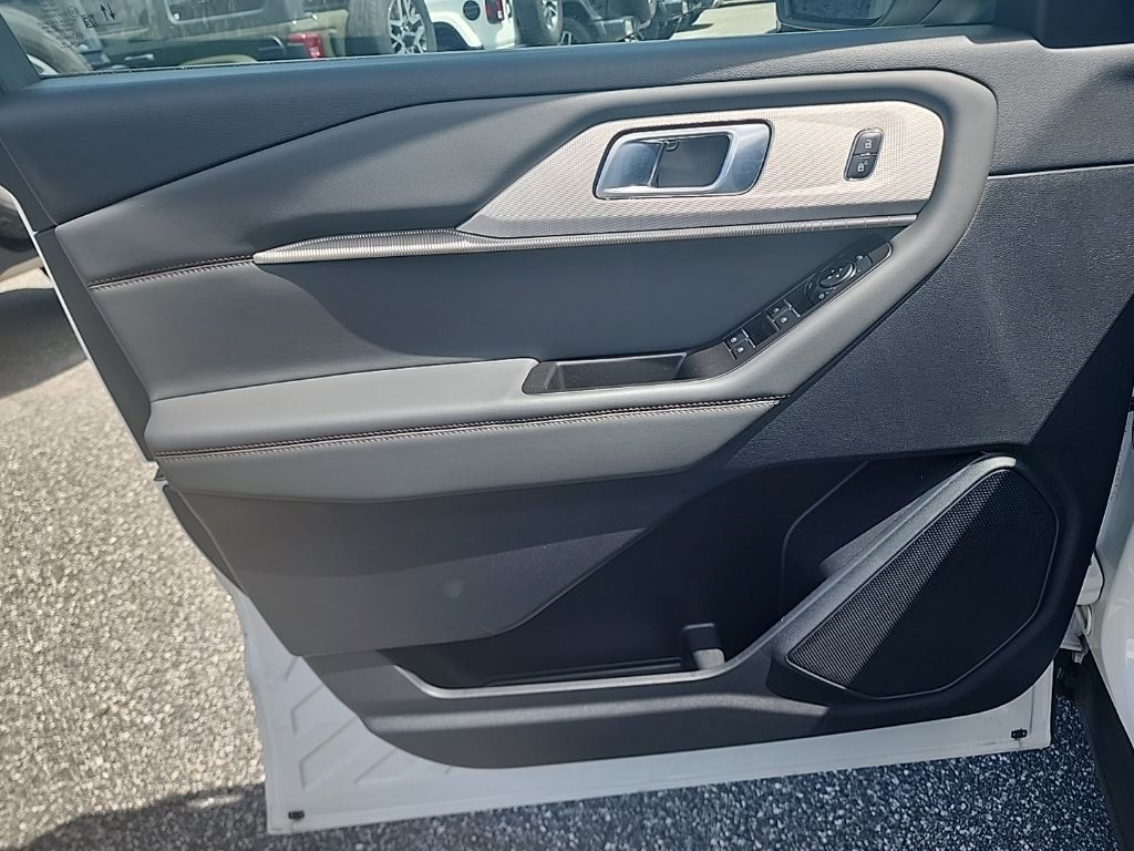 2026 White Metallic Ford Explorer Active RWD SUV