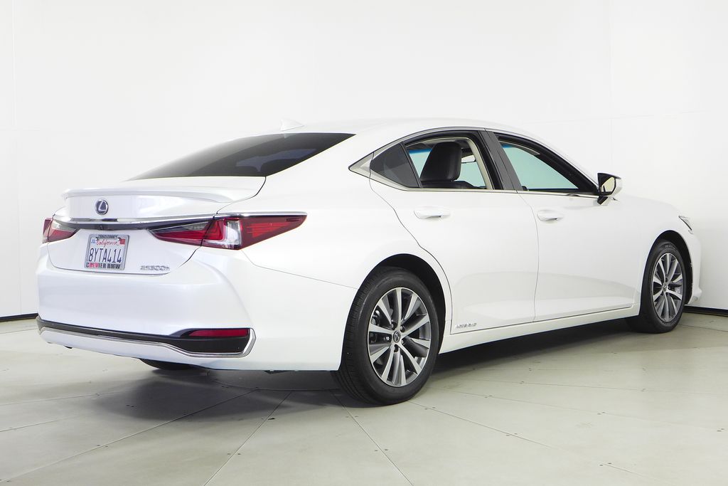 Thumbnail: 2021 Lexus ES - 7