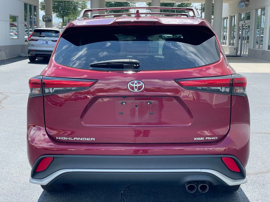 Thumbnail: 2023 Toyota Highlander - 4