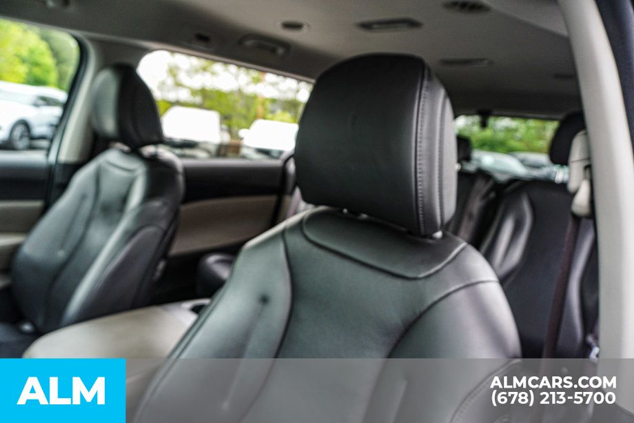 Used 2025 White Kia LXS image 18