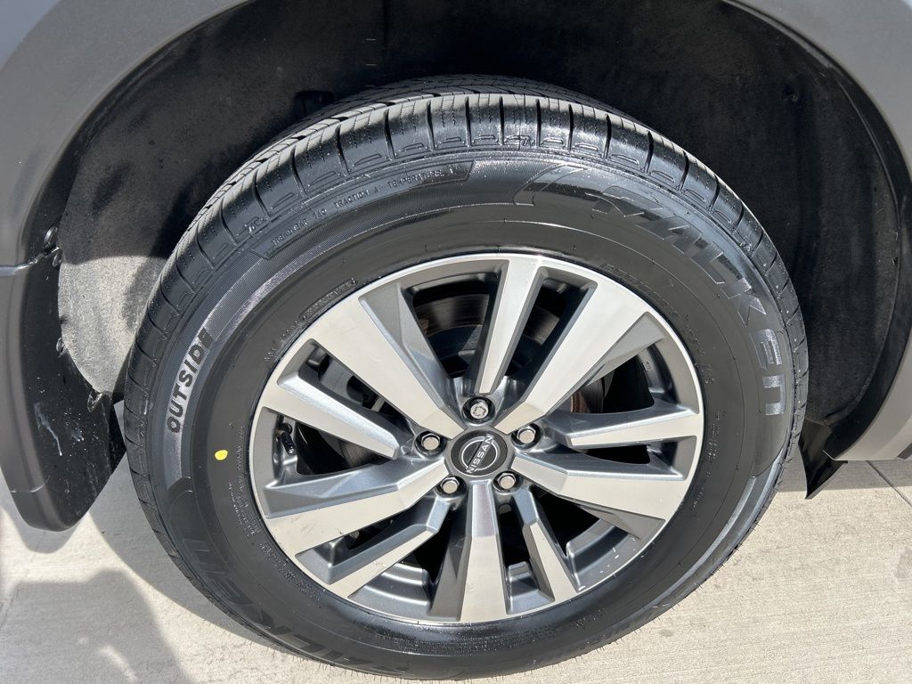 2023 Gun Metallic Nissan Pathfinder SL FWD SUV
