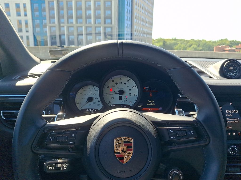 Thumbnail: 2023 Porsche Macan - 21