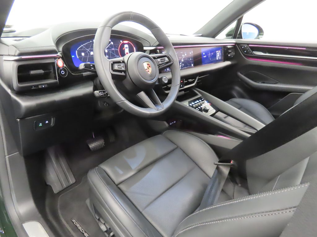 Thumbnail: 2025 Porsche Macan - 4