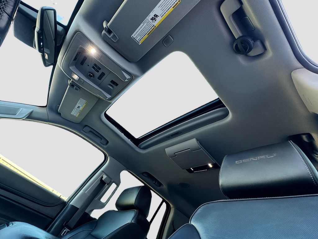 2020 GMC Yukon Denali - Photo 26