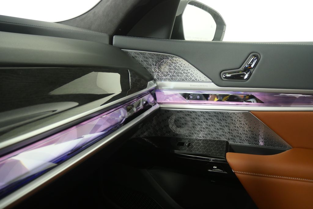 Thumbnail: 2026 BMW 7 Series - 26