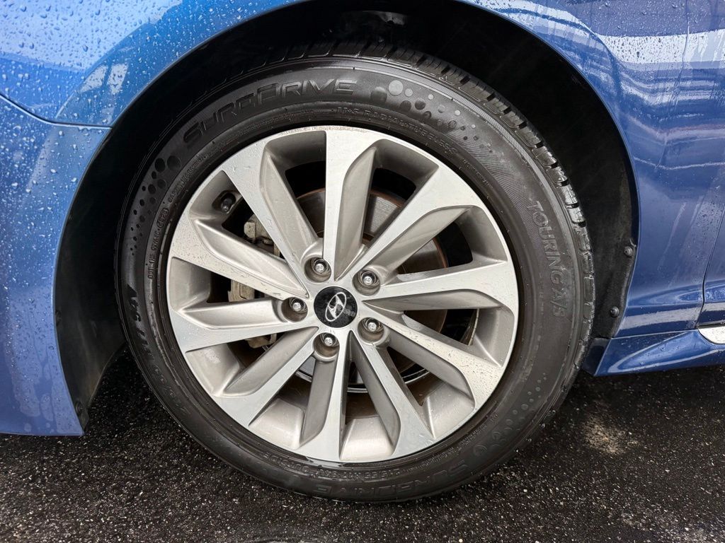 Thumbnail: 2015 Hyundai Sonata - 9