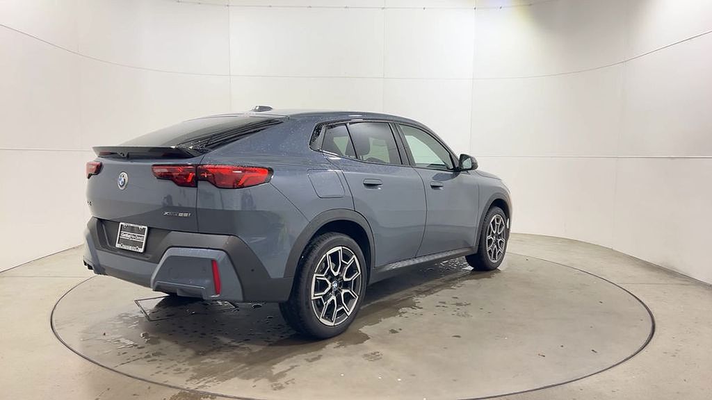 Thumbnail: 2025 BMW X2 - 8