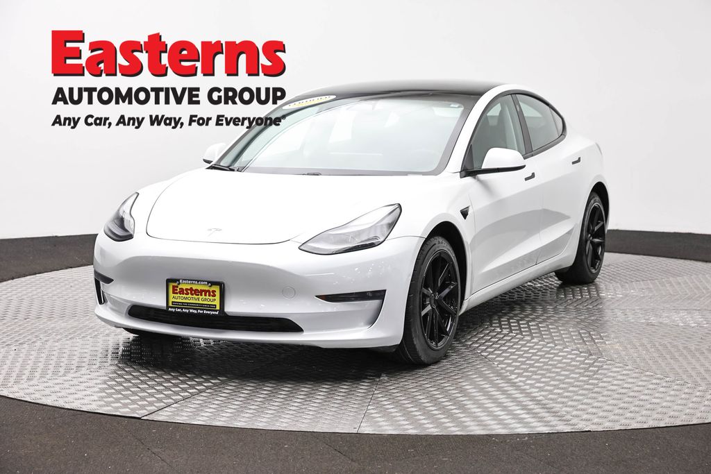 2021 Tesla Model 3 Standard Range Plus's photo
