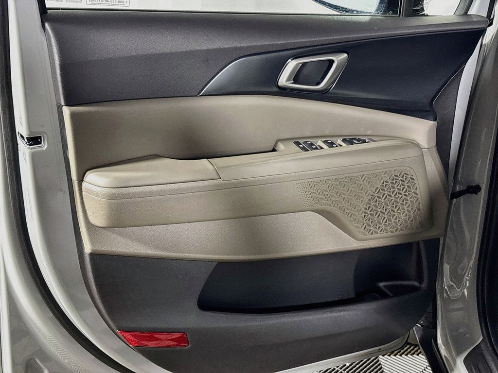 2027 Kia Carnival LX