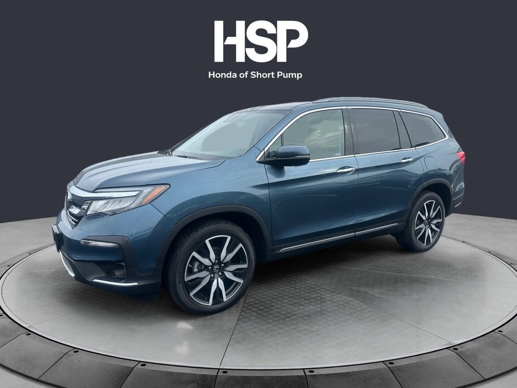 2022 Honda Pilot Touring AWD with Rear Captain's Chairs