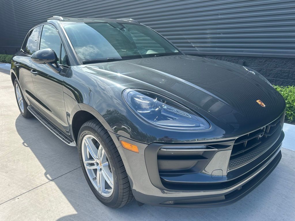 Thumbnail: 2025 Porsche Macan - 10