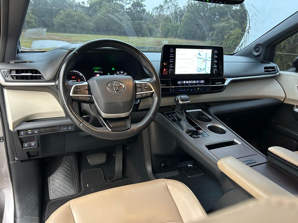Thumbnail: 2021 Toyota Sienna - 12
