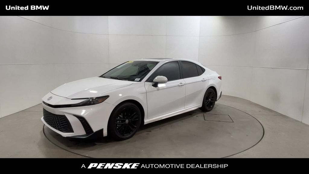 2025 Toyota Camry SE 4