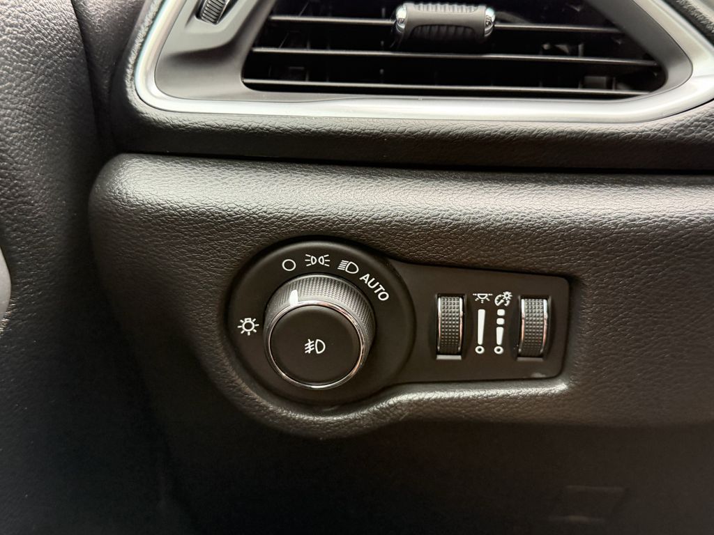 used 2019 Chrysler Pacifica car, priced at $15,392