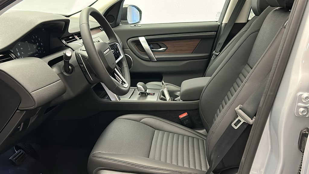 Thumbnail: 2025 Land Rover Discovery Sport - 12